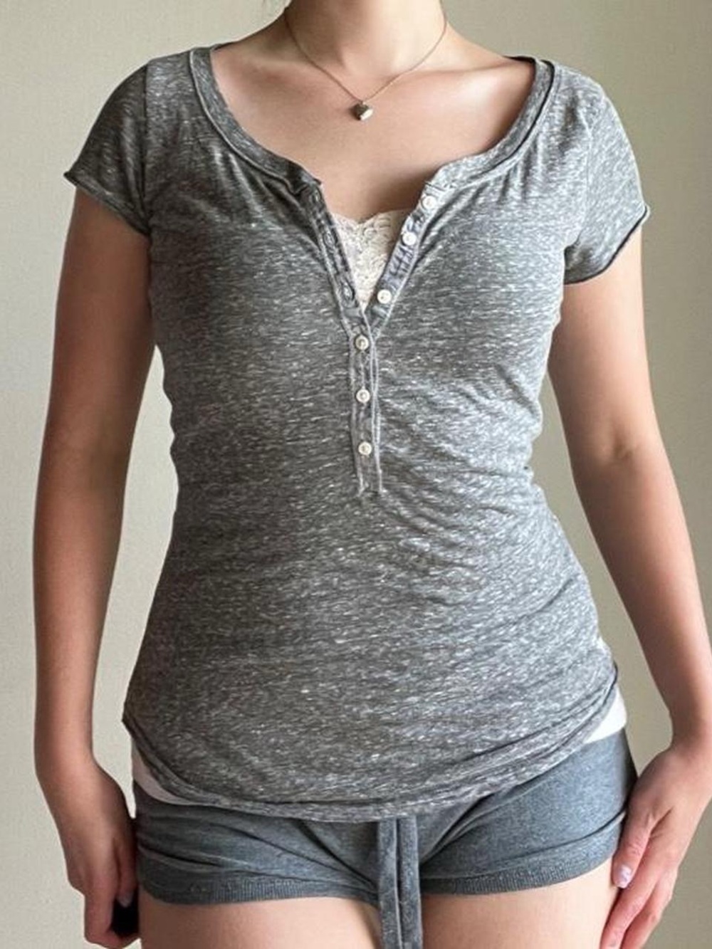 Abercrombie & Fitch 2000s
Y2K Grey Henley Button Up T shirt size XS
